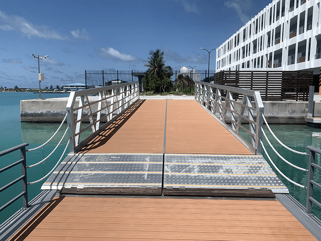 Gangway Al&uacute;manam